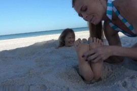 Vika’s Beach Day - G351