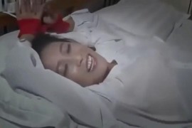 白衣挠脚心 - E255