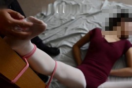 惩罚舞蹈妹子：极度怕痒 - D127