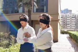 两个女生蒙眼TK - G387